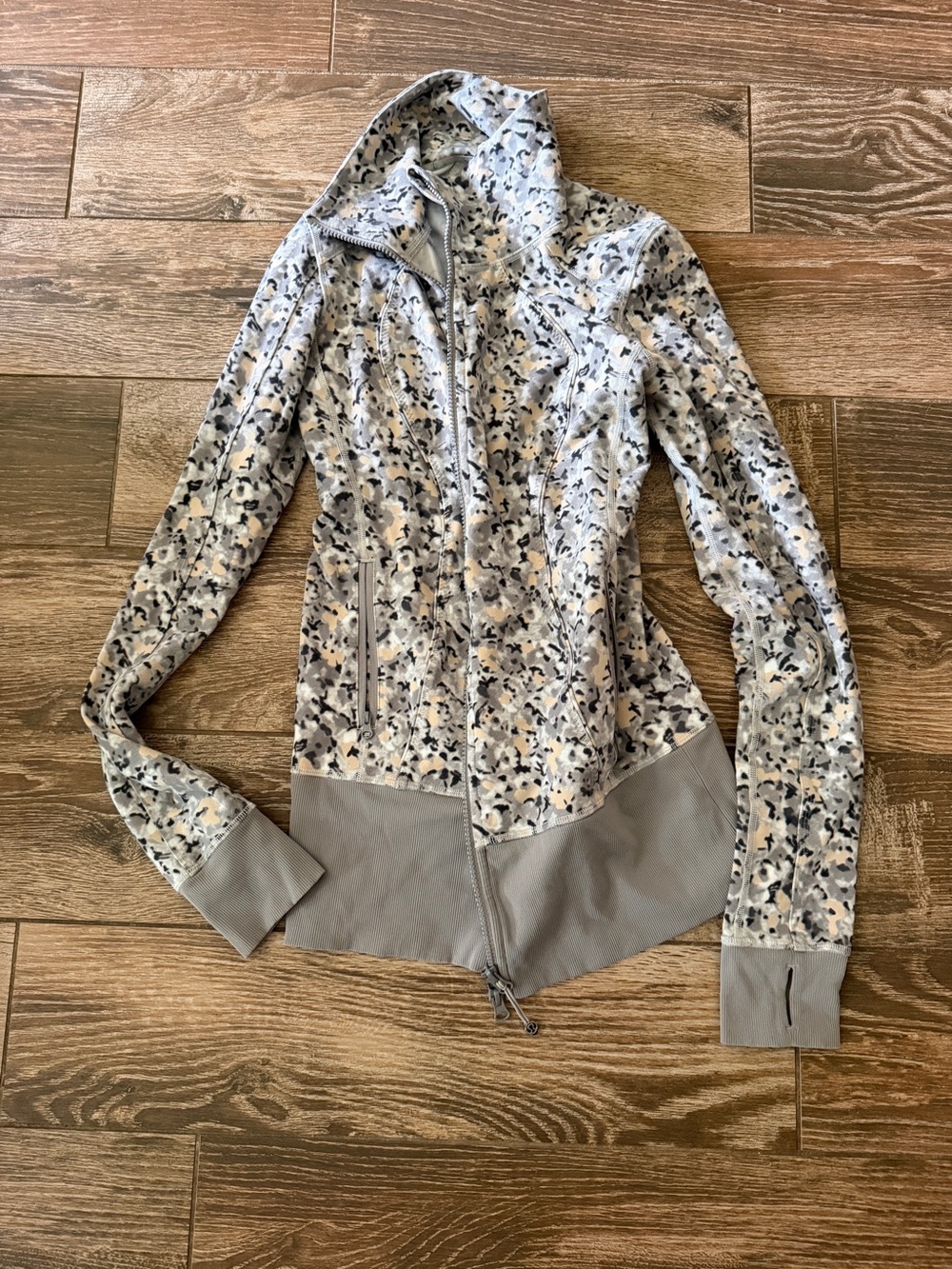 Lululemon zip up jacket 6